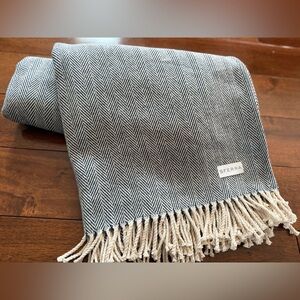 Sferra Celine 100% Cotton Navy/Ivory Herringbone Throw Blanket.